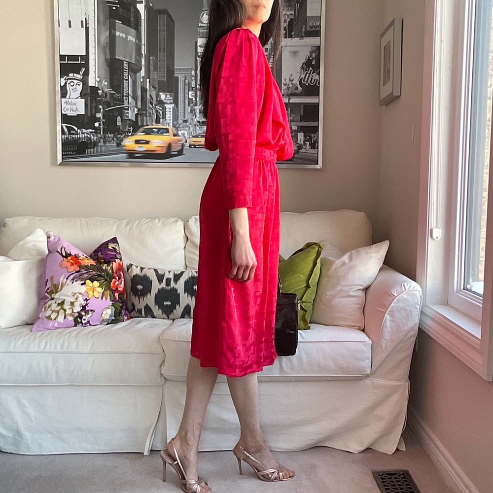 Vintage Holt Renfrew Red Tonal Pattern Wrap Midi Dress - Picture 4 of 16
